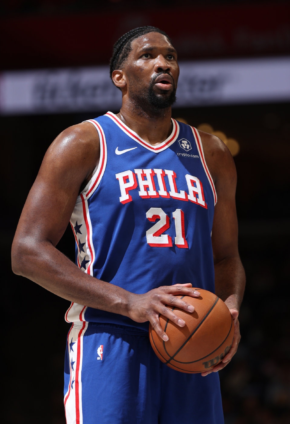 包含清晨突围战来临，费城76人围绕NBA常规赛外线爆发，质疑声仍在，团队化学反应显著的词条